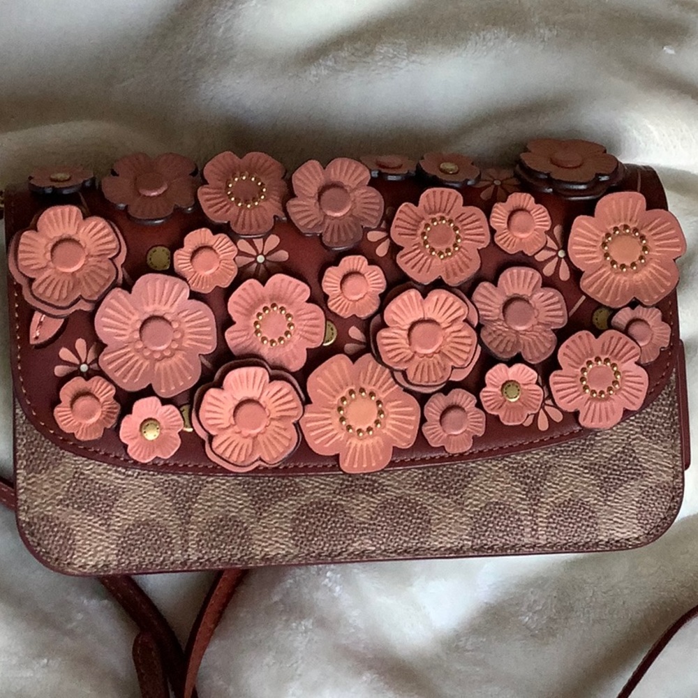 Hayden Crossbody in signature canvas